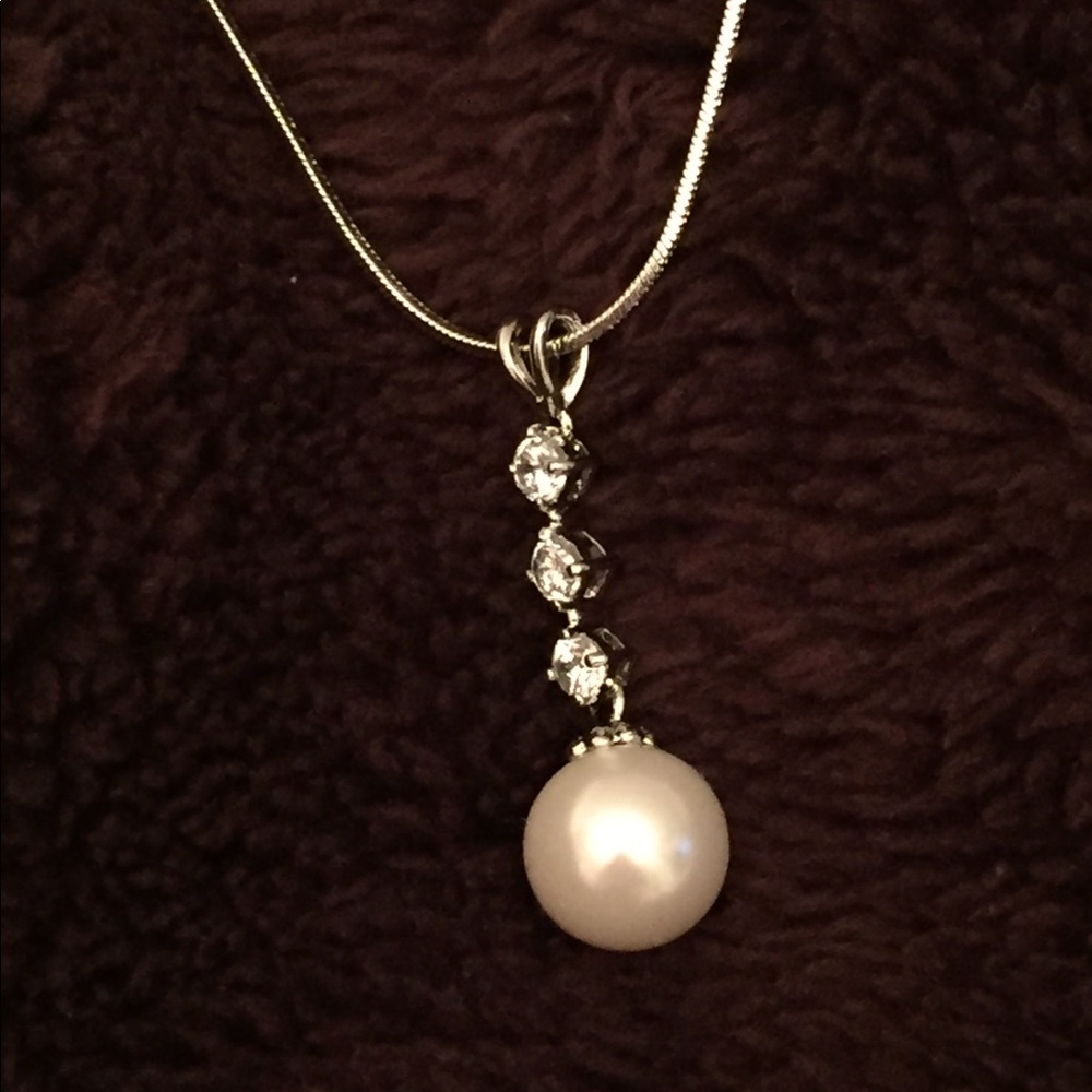 Pearl/Crystal Necklace